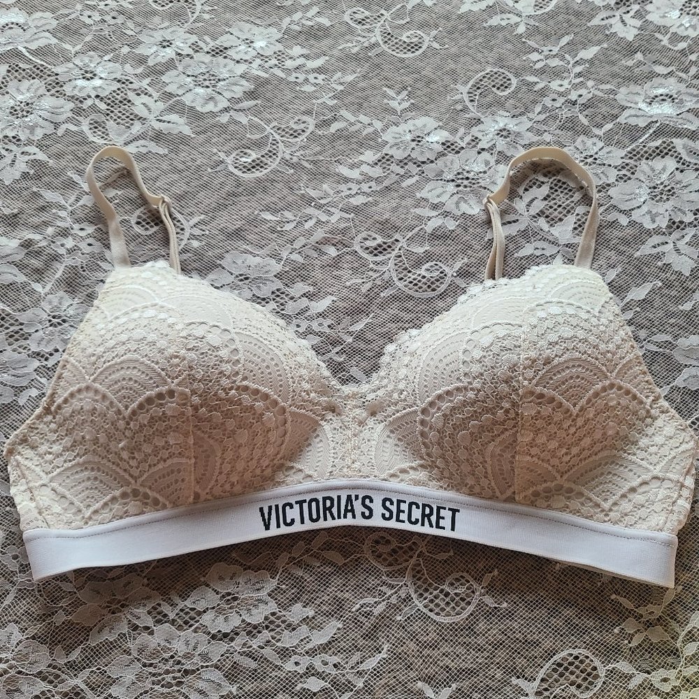 Victoria's Secret Wireless T-Shirt Bra Cream White Lace Logo Straps 32C